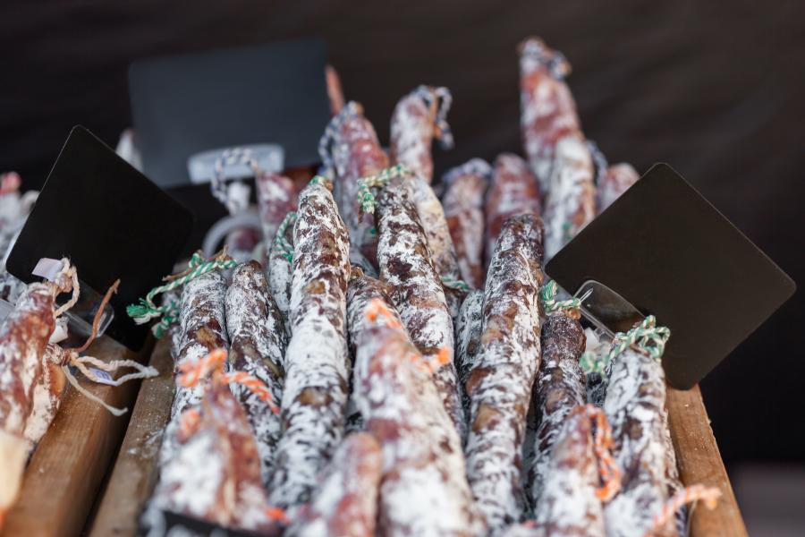 Vente de saucissons et autres gourmandises